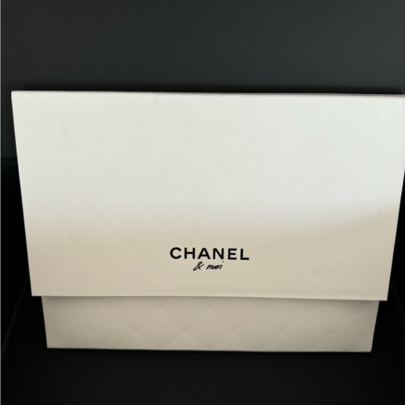 Chanel Métiers d'Art 2024
Known as Chanel Kelly bag  “Nano” Black velvet handbag - Picture 11 of 12